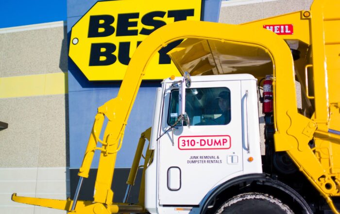 How Alberta Franchise Operators Can Standardize Waste Management Across Multiple Locations (and Cut Costs Doing It)