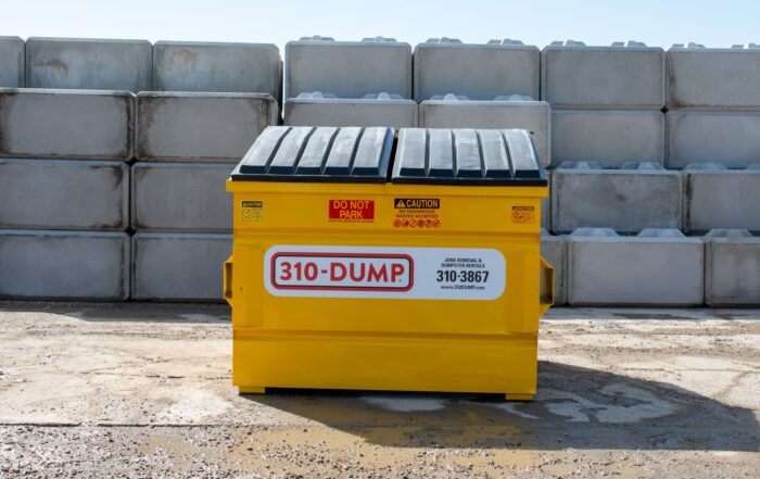 Front-Load Dumpsters and How They Work for Businesses