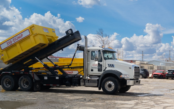 How 310 DUMP Roll-Off Bins Benefit Your Business Operations